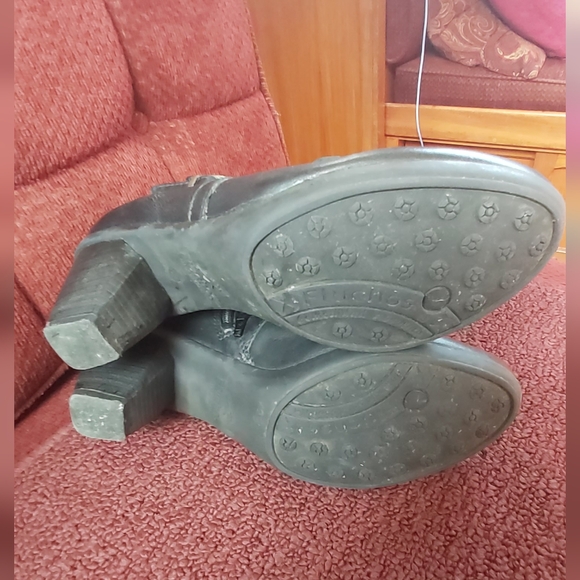 Fluchos black leather bootie - Picture 8 of 10